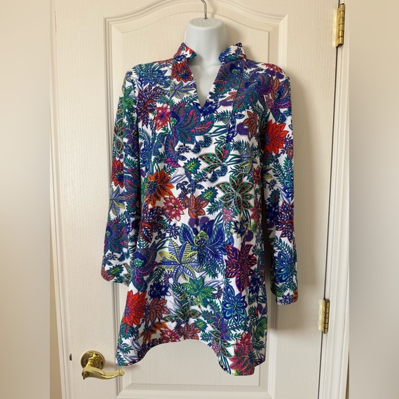 Jude Connally Tops - Size small Jude Connally Floral Print Stretch Tunic